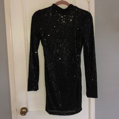 Sequin Black Party Dress! Perfect For A Night Out Or A Fancy Date Night! Never Worn, But Took The Tags Off. Only Selling Because It Did Not Fit. It Is Very Cute, High Neck And Open Back. It Is Also Stretchy! It Says Size 2 But Can Pass For 4 As Well. Black Velvet Lace Dress, Velvet Lace Dress, Apple Dress, Black Short Sleeve Dress, Black Party Dresses, Ribbed Mini Dress, Flapper Style, Size 12 Dress, Sleeveless Sheath Dress