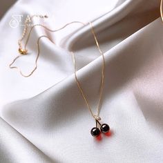 SPECIFICATIONS Design Wine Red Cherry Pendant Gold Colour Suit Necklace Korean Fashion Jewelry 2022 Party Luxury For Women Accessories Girl‘s Style: Classic Pendant Size: 1.4*1.2cm Origin: Mainland China Occasion: Party Necklace Type: Pendant Necklaces Metals Type: Copper Alloy Material: Metal Item Type: Necklaces Gender: Women Fine or Fashion: Fashion CN: Zhejiang Brand Name: Taoya Red Dangle Necklaces For Party, Valentine's Day Party Jewelry With Adjustable Chain, Red Clavicle Chain Necklace For Party, Trendy Red Jewelry With Adjustable Chain, Minimalist Necklaces For Valentine's Day Party, Elegant Cherry Colored Jewelry For Party, Minimalist Red Jewelry For Party, Cherry Color Jewelry For Valentine's Day Party, Cherry Jewelry For Valentine's Day Party