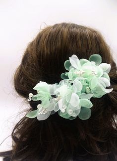 Beautiful Stunning Bridesmaid Mint Green with Silver Leaf and Pearl Wedding Hair Pin Clip Large Mint Green Silver Leaf and Pearl Hair Comb with Extra Long Hair Clip for Secure Fitting Size 17cm x 9cm Simply wear one piece in the hair to flatter the chosen wedding hairstyle. Beautiful and Stunning Hair Accessory Bridesmaid Mint Green, Mint Green Bridesmaids, Mint Green Hair, Pearl Hair Pin Wedding, Pearl Wedding Hair, Wedding Hair Pin, Long Hair Clip, Extra Long Hair, Pearl Hair Combs