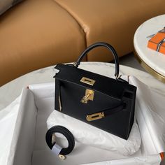 Mini Kelly second generation black gold original Epsom leather handmade must sell every day✌ Hermes Mini Kelly Black, Kelly Bag Mini, Black Mini Kelly, Mini Kelly Bag, Birkin Bags, Fancy Stuff, Mini Kelly, Dream Bags, Hermes Kelly Bag