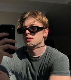 Prince Florian, Chicos Aesthetic, Blonde Boy Aesthetic, Aesthetic Mirror Selfie, Aesthetic Mirror, Putao, Aaron Warner, Men's Formal Style, Mens Trendy Outfits