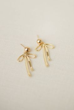 Rumor has is that 2024 is the year of BOWS! These super cute, dangly bow earrings will be the HIT of any party. Includes two gold or silver-plated dangly bows 6mm 14k gold-filled + sterling silver, hypoallergenic ball studs Choose from either solid or sparkly Creative Earrings, Stained Glass Earrings, Everyday Wear Jewelry, Geeky Girls, Classy Jewelry, Jewelry Lookbook, Bow Earrings, Girly Jewelry, Jewelry Companies