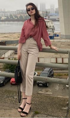 Ulzzang Office Outfit, Korean Semi Formal Outfits For Women, Korean Formal Pants Outfit, Polo Outfits For Women Korean, Casual Beach Outfit Korean, Poses Simple, Simple Ootd