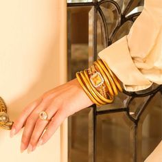 Gold All Weather Bangles® (AWB®) sind die Kraft bei BuDhaGirl. Diese erstaunlichen Armbänder sind schwerelos, geräuschlos, wasserdicht und TSA-sicher. Jeder der neun Armreifen in diesem Set soll eine Absicht für deinen Tag darstellen. Wenn du sie morgens anlegst, bestätige deine Absichten für den Tag, und wenn du sie abends abnimmst, fülle dich mit Gedanken der Dankbarkeit. Dieses tägliche Ritual wird Ihren Geist zu Beginn und am Ende eines jeden Tages beruhigen. Gold All Weather Bangles® (A Adjustable Luxury Bangle For Everyday, Luxury Yellow Gold Bracelets, Elegant Adjustable Yellow Bangle, Luxury Adjustable Yellow Jewelry, Elegant Yellow Cuff Bracelet As Gift, Elegant Yellow Cuff Bracelet Gift, Elegant Adjustable Yellow Cuff Bracelet, Luxury Gold Bangle For Party, Empire Yellow