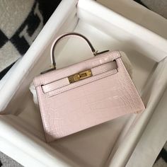 Hermes Kelly Pink, Birkin Outfit, Pink Birkin, Birken Bag, Dream Bags, Sophisticated Outfits