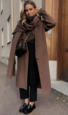 Navy And Burgundy Outfits, 40s Winter Outfits, Autumn 2024 Street Style, Fall Monochrome Outfit, Boston Style Fall, Office Wear Women Winter, Brown Loafers Outfit Women Casual, Tom Boy Femme Professional, Brown Autumn Outfit