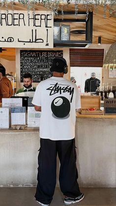 Hypebeast Outfit Aesthetic, Stussy Street Style, Bape Sneakers Outfit, Nike Stussy Outfit, Y2k Mens Outfits Street Styles, Stussy Photography, Supreme Outfits Men, Stüssy Aesthetic, Hypebeast Fits