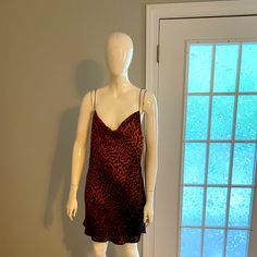 100%Polyester Brown V-neck Slip Dress For Party, Casual Brown Evening Dress, Casual Brown Dress For Evening, Chic Brown Sleeveless Slip Dress, Chic Fitted Brown Slip Dress, Chic Brown Lined Mini Dress, Zara Fitted Leopard Print Mini Dress, Brown Lined Mini Dress For Party, Fitted Brown Mini Slip Dress