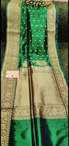 1.this is beautiful pure exclusive handloom banarasi katan silk sari with running blouse piece 2.this sari is 5.5 mt length  3.this sari is very elegant looking sari for all occasions like weddings and other formal events  4.fall n pico is complimentary  5.blouse can be made as per the requirements of the clients with proper measurements.stiching charges will be extra  6.plz check the availability of the sari before placing the order Designer Paithani Silk Pre-draped Saree For Festivals, Navratri Katan Silk Pre-draped Saree With Meenakari, Pre-draped Tussar Silk Saree With Meenakari For Festivals, Banarasi Silk Pre-draped Saree With Zari Weaving, Semi-stitched Katan Silk Pre-draped Saree With Cutdana, Silk Saree Blouse Piece With Meenakari, Silk Blouse Piece With Meenakari For Saree, Designer Green Saree With Zari Weaving, Green Dola Silk Saree For Puja