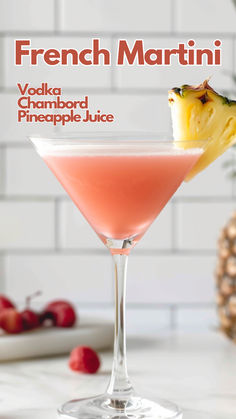 French Martini Vodka Tonic Cocktails, French Martini Chambord, Pink Martini Recipe, Fruity Martini Recipes, Pink Martinis, French Martini Recipe, Summer Martinis, Chambord Cocktails, Raspberry Martini