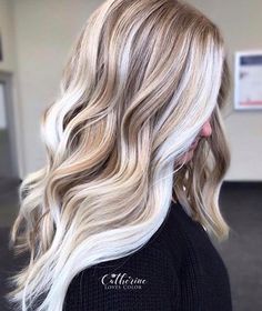 Blond Highlights With Lowlights, Icy Blonde Hair Color, Icy Blonde Hair, Blending Gray Hair, Icy Blonde, Awesome Hair, Inspo Pics