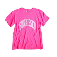 🛒This neon pink Sunkissed shirt is the perfect summer tee. Comfortable and stylish, it's perfect for the beach, pool or simply enjoying a warm day. Brighten up your wardrobe in this trendy soft bright neon t-shirt you'll want to wear all year round! This is your ultimate summer t-shirt. 📦 FREE SHIPPING on orders $35 or more to US shoppers 👕Brand = Comfort Colors 🧵Fabric = 100% Cotton 🎨Color/✂️Design = Neon Pink (white heat-applied vinyl) / Neon Red Orange (white heat-applied vinyl) / Butter Sunkissed Shirt, Neon T Shirt, Neon Pink Shirts, Preppy Shirts, Preppy Tee, Happy Tees, Preppy Shirt, Neon Shirts, Neon Red