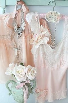 Lovely Lingerie~❥ Dresses Hanging, Raindrops And Roses, Clothes Hanging, Estilo Shabby Chic, Shabby Style, Casual Styles, Shabby Vintage, Rilakkuma