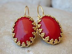 Coral Drop earrings. Red earrings. Oval earrings for bridal . Bridesmaid jewelry gift. gemstone jewelry. Gold red coral earrings. vintage style earrings Detail: Size: 18 mm long Color: red coral Metal: 24K Gold Plated - nickel free The earrings will be packed in a gift box. FOR MY EARRINGS COLLECTION HERE: https://www.etsy.com/il-en/shop/rebekajewelry?section_id=14222612&ref=shopsection_leftnav_3 TO GET TO MY SHOP: https://www.etsy.com/il-en/shop/rebekajewelry Thank you for visiting my store Coral Jewelry Vintage, Bridesmaid Jewelry Gift, Blue Bridal Earrings, Coral Drop Earrings, Red Gemstone Ring, Clear Crystal Earrings, Red Coral Earrings, Bridal Earrings Chandelier, Vintage Style Earrings