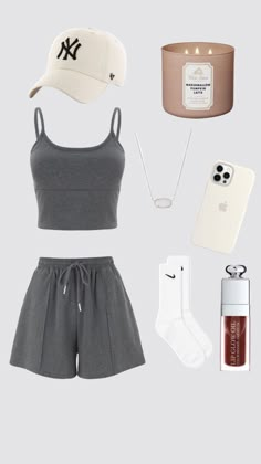 Lazy Outfit, It Girl Aesthetic, Birkenstock Outfit, Outfits 70s, 2024 Outfits, European Summer Outfits, Europe Outfits, Lazy Outfits