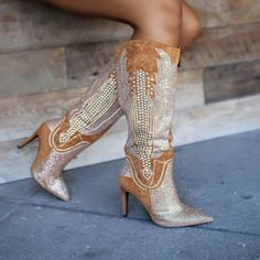 High Stilletto Heels Knee Boots Studded Rhinestone Detail Vegan-Friendly Cowgirl Boots Heels, Knee High Rhinestone Boots Outfit, High Heel Cowgirl Boots, Outfits With Rhinestone Boots, Rhinestone Boots Outfit, High Heel Cowboy Boots, Diamond High Heels, Pretty Boots, Knee High Cowboy Boots