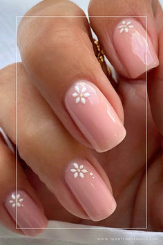 simple daisy nails Nail Art For Beginners, Floral Nail Designs, Daisy Nails, Simple Gel Nails, Flower Nail Designs, Casual Nails, Cute Gel Nails, Summer Vacations