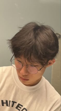 Hairstyles For Asian Guys, Asian Soft Boy Aesthetic, Fluffy Asian Hair, Korean Men Glasses, Soft Asian Boy Aesthetic, Glasses Guy Aesthetic, Fluffy Guy Hair, Man Glasses Aesthetic, Hair Inspo Guys