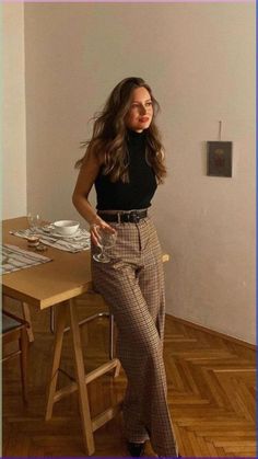 Outfits For 5’4 Women, Womens Classy Work Outfits, Kate Foster Working Moms Style, Business Woman Summer Outfit, Aesthetic Work Fits, Women’s Corporate Fashion, Dc Professional Style, Casual Work Aesthetic, Jeans In Office Business Casual