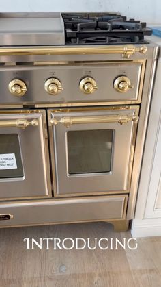 an oven with two burners is shown in this kitchen photo, and the words intoducing are written on it