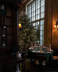 Old Money Christmas, Wallpaper Winter, Dark Christmas, Classy Christmas, Christmas Feeling, Christmas Time Is Here, Christmas Inspo, Christmas Vibes, Merry Little Christmas