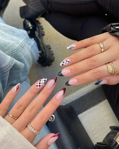 Stiletto Nails Short, Kutek Disney, Unghie Sfumate, Milky Nails, Pointy Nails, Stiletto Nails Designs, Nail Swag, Manicure Y Pedicure