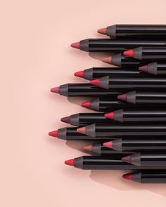 Lip Pencil Product Photography, Lip Liners Aesthetic, Lip Pencil Aesthetic, Lip Liner Photoshoot, Lipliner Photography, Liner Styles, Powerful Makeup, Inspo Photoshoot