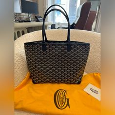 Artois Pm In Black. Purchased Directly From Goyard Boutique In Dallas. Excellent Condition. Only Sign Of Wear Is A Very Small Mark On One Corner (Pictured). Goyard Artois, Goyard Bag, Dallas, Black Color, Boutique, How To Wear, Color, Black