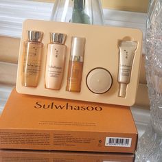 New And Authentic Mini Kit New Gift Set [Sulwhasoo_ Signature Beauty Routine Kit - 1pack (5items) Skincare Product Packaging, Sulwhasoo Skincare, Expensive Products, Jlo Glow, Retinol Oil, Ren Skincare, Brightening Cleanser, Mint Oil, Skincare Samples