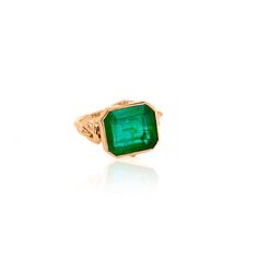 Glamorously bold and unabashedly seductive. These showstopper rings feature glorious bezel set high quality emeralds, embraced by fine golden ropes. •Available in 18ct yellow, white & rose gold •Ethically sourced natural Zambian Emerald •Ethically sourced gold Every OHLIGUER jewel is custom made to order and requires six to eight weeks production time. Please contact our customer service team care@ohliguer.com after purchase to discuss your size and track the production of your piece. Zambian Emerald, Couple Rings, Natural Emerald, White Rose Gold, Emerald Ring, White Rose, Bezel Setting, White Roses, Yellow White