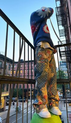 Street Fashion For Men, Style Baggy Jeans, Colorful Streetwear, Withdraw Money, Aesthetic Tattoos, Street Aesthetic, Fasion Outfits, Men Street Fashion