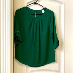 Perfect Condition! Green 3/4 Sleeve Top For Work, Chic Green Half-sleeve Blouse, Chic Green Half Sleeve Blouse, Chic Green Blouse With 3/4 Sleeves, Elegant Green Blouse With 3/4 Sleeves, Workwear Blouse With Rolled 3/4 Sleeves, Green 3/4 Sleeve Blouse For Fall, Black Silk Blouse, Rayon Blouse