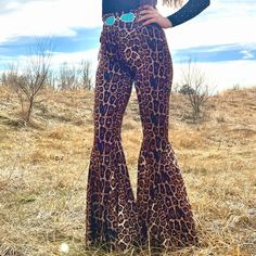 Plus Long Live Leopard Bells | gussieduponline Leopard Boots Outfit, Nfr Outfits, Cow Outfits, Link Belt, Leopard Boots, Country Style Outfits, Flared Leggings, Western Chic, Outfit Trends