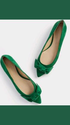 Green Velvet Shoes, Wedding Shoes Flats, Velvet Shoes, Sandals Outfit, Bow Pumps, Bow Flats, Green Suede, Shoe Closet, Green Shoes