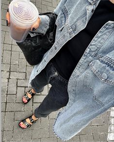 Denim Shirt Jacket Outfit, Black Birkenstock Outfit, Denim Shacket Outfit, Shirt Jacket Outfit, Denim Shirt Outfit, Shacket Outfit, Denim Shacket, Birkenstock Outfit, Denim Shirt Jacket