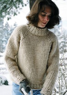 A woman wearing a knitted sweater Knit Items, Bulky Knit, Chunky Knitting, Start Knitting, Super Bulky Yarn, Knitted Wit, Knit Sweaters, Easy Knitting Patterns, Online Pattern