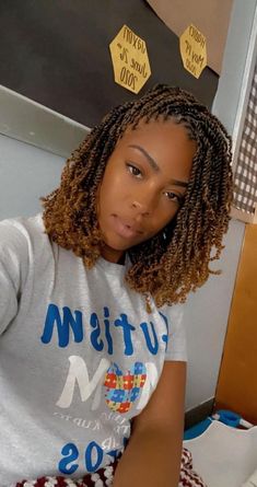 Small Sengelese Twist Styles Black Women, Spring Twists Shoulder Length, Senegalese Braids Hairstyles, Knotless Spring Twist, Spring Twist Updo Styles, Short Senegalese Twist With Curly Ends, Senegalese Twist Hairstyles Short, African Hair Braiding Styles Twists, Braiding Grid