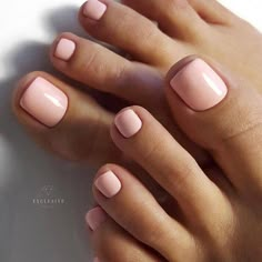 ʝ e s s e c a 🥥 Spring Pedicure, Wedding Toes, Feather Nails, Pedicure Colors, Pedicure Designs