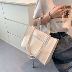 SPECIFICATIONSTypes of bags: Shoulder & Crossbody BagsStyle: FashionShape: Casual TotePlace Of Origin: HE BEI ProvincePlace Of Origin: HE BEI ProvincePattern Type: SolidOrigin: CN(Origin)Occasion: VersatileNumber of Handles/Straps: SingleModel Number: AB5139Main Material: PULining Material: PolyesterInterior: No PocketHardness: SoftHandbags Type: Shoulder BagsGender: WOMENClosure Type: HaspCN: HebeiBrand Name: amberler Large Capacity Cream Shoulder Bag, Cream Large Capacity Shoulder Bag, White Laptop Shoulder Bag, Large Capacity Cream Canvas Satchel Bag, Beige Square Satchel With Large Capacity, Beige Large Capacity Box Bag For Errands, Large Capacity Beige Square Satchel, Large Capacity Beige Box Bag For Errands, Large Capacity Cream Square Bag