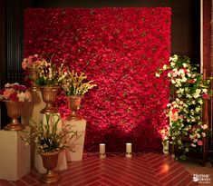 Glamorous red rose wall with minimal florals for the reception photo booth | Marriage Colours Reception Photo Booth, Marriage Hall Decoration, Red Rose Wall, Starry Wedding, Flower Backdrop Wedding, Flower Garland Wedding