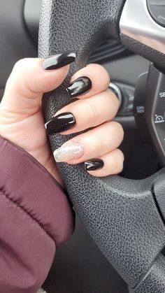 White With Silver Design Nails, Black Nails Ideas Coffin Short, Black Short Coffin Acrylic Nails, Simple Short Black Nail Ideas, Nails For Black Hoco Dress, Short Black Coffin Nail Ideas, Trendy Black Nails Short, Hoco Nails Black, Short Coffin Nails Fall