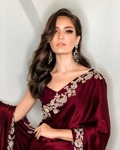 Summer Lehenga, Gown Lehenga, Summer Outfit Ideas For Women, Bodycon Dress Midi, Grammy Awards Red Carpet, Elegant Bodycon Dress, Saree Wearing Styles, Velvet Dress Designs