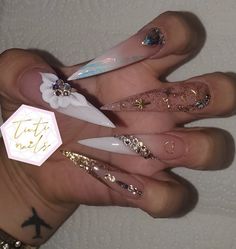 Stiletto Nails With Charms, Pretty Stiletto Nails, Nail Stilleto Ideas, Fall Stiletto Nails, Acrylic Nail Designs Classy, Nail Designs Ideas, Sassy Nails