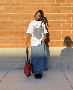 Thrifting Vintage, Long Denim Skirt Outfit, Jean Skirt Outfits, Long Jean Skirt, Fest Outfits, Denim Skirt Outfits, Long Skirt Outfits, Long Denim Skirt, Maxi Skirt Outfits