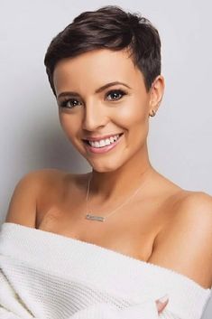 Fade Haircut Women, Super Short Hair, Bob Hairstyles For Fine Hair, Very Short Hair, Penteado Cabelo Curto, Short Pixie Haircuts, Short Hair Haircuts