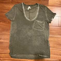 Nwt, Free People Green Tee, Xs, Over Sized Green Distressed Short Sleeve Top, Army Print, Orange Tees, Camo Tee, Flowy Shirt, Green Tee, Henley Tee, Over Sized, Scoop Neck Tee