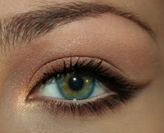 simple yet gorgeous. click thru for how-to #makeup #eyeshadow Winged Liner, Natural Eyes, Natural Eye Makeup, Eye Make, Makati, Love Makeup, Pretty Makeup, All Things Beauty, Beautiful Makeup