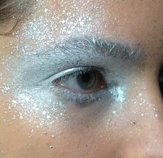 Silver Alien Aesthetic, Robot Costume Aesthetic, Aurora Borealis Costume, Space Rave Makeup, Silver Highlighter Makeup, Ice Punk Aesthetic, Holographic Glitter Makeup, Silver Space Makeup, Silver Face Paint