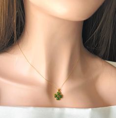 Beautiful Clover Leaf Real Jade  Pendant with Chain . Beautifully Handcrafted in Solid 18K Yellow Gold . Smooth Curb chain  All solid 18K Gold . Good investment too ! Choker / Necklace Length : 18inches Pendant  Size : 1inch approx  This is Solid 18k Yellow Gold and not Gold filled or Plated Layaway plan can be arranged if needed . Green Flower Pendant Jewelry For Wedding, Green Flower Pendant Necklace For Anniversary, Green Pendant Jewelry For Birthday, Green Flower Pendant Jewelry For Anniversary, Green Emerald Necklace Gift, Gold Emerald Birthstone Necklace For Wedding, Gold Emerald Necklace For Anniversary, May Birthstone, Green Jewelry For May Birthstone Celebration, Green May Birthstone Jewelry For Celebration