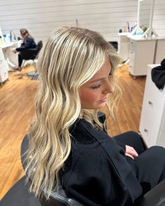 rooted + bright 🎀  #hairstylist #hairstylists #michiganstylist #mihairstylist #blonde #brunette #highlights #lowlights #livedinblonde #livedinhair #dimensionalblonde #rootsmudge #teasylights #balayage #haircut #holland #grandrapids #michigan Hair